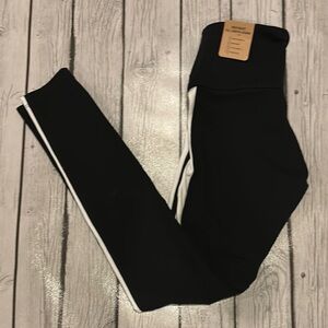 PINK Victoria's Secret women’s size XS Black and White stripe leggings